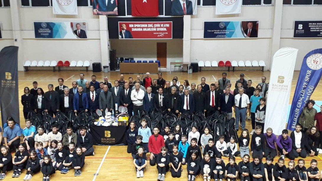 Balıkesir Büyükşehir Belediyesinden Okullarımıza Spor Malzemesi Desteği